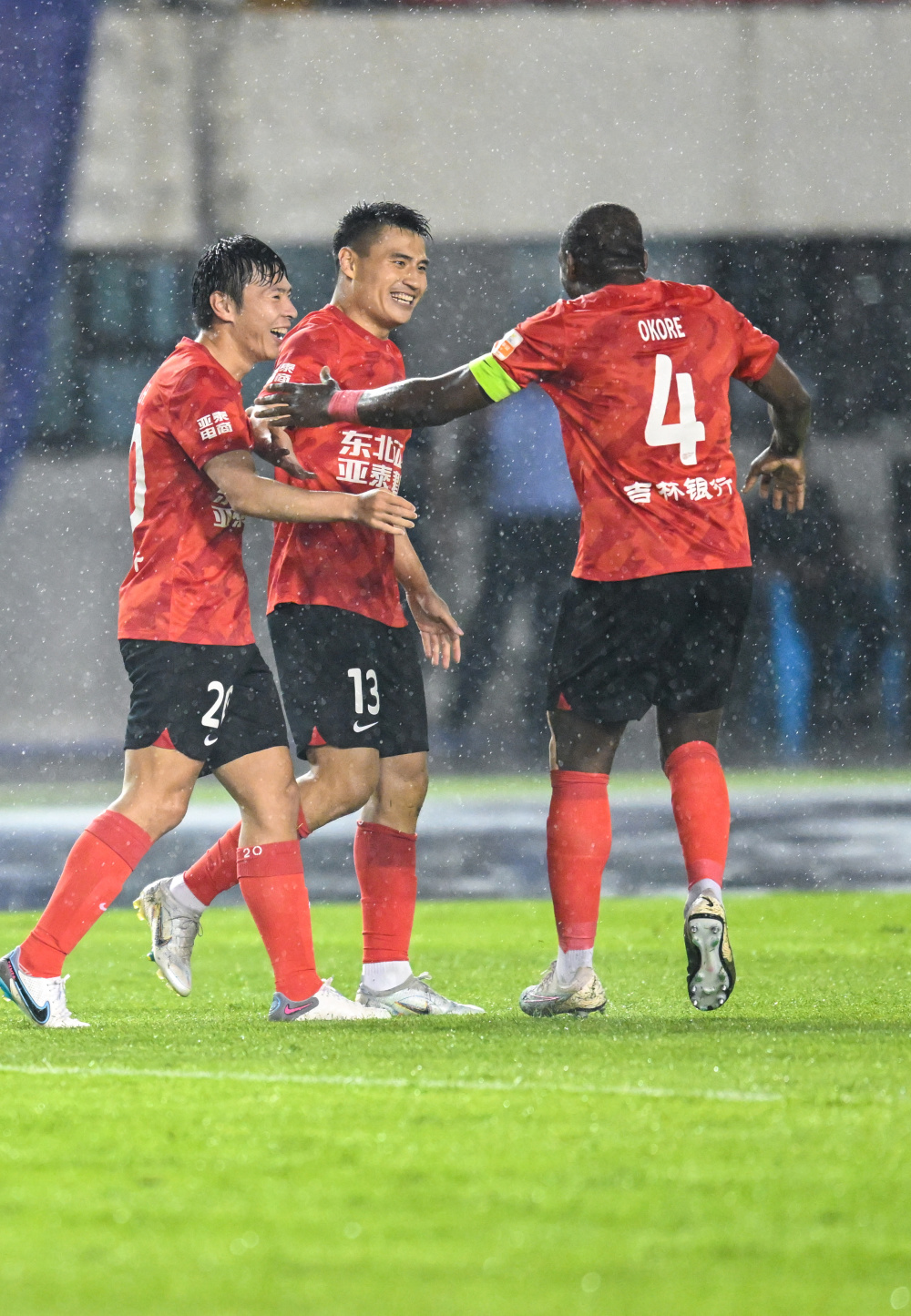 体育足球中超长春亚泰对阵上海申花