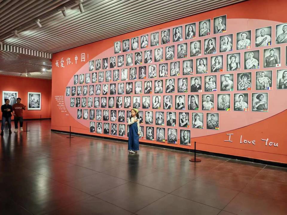 李自健美术馆开启摄影艺术展,"画意摄影"展现不一样的风采