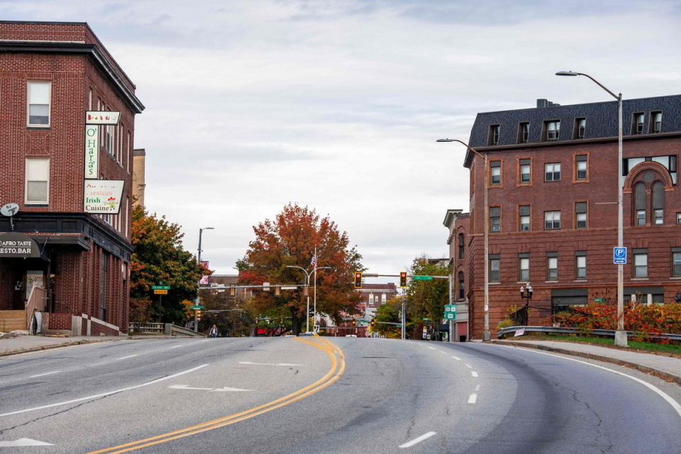 刘易斯顿人口不到4万,是缅因州第二大城市.