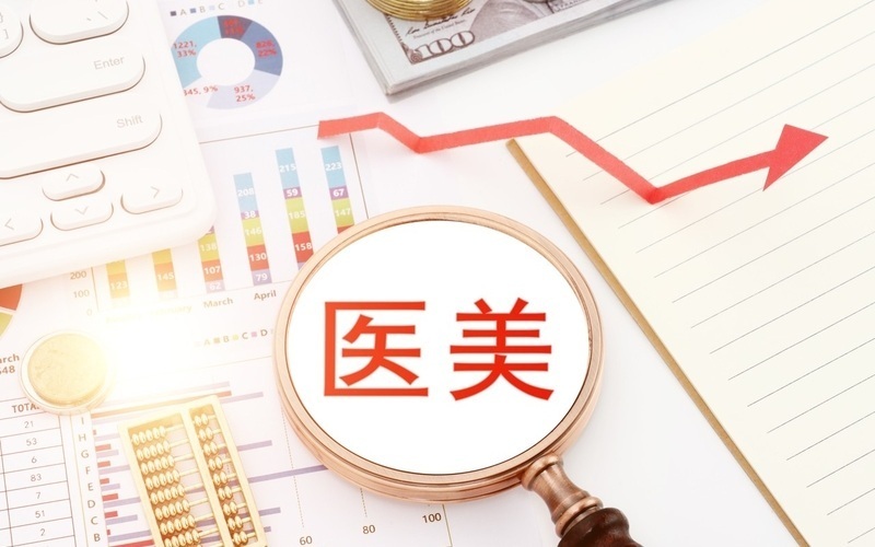 高考后医美热潮来袭，准大学生为何热衷改头换面？