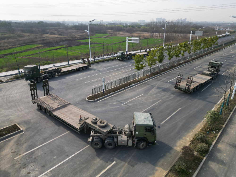 硬核拖车驾驶员的狂飙之路