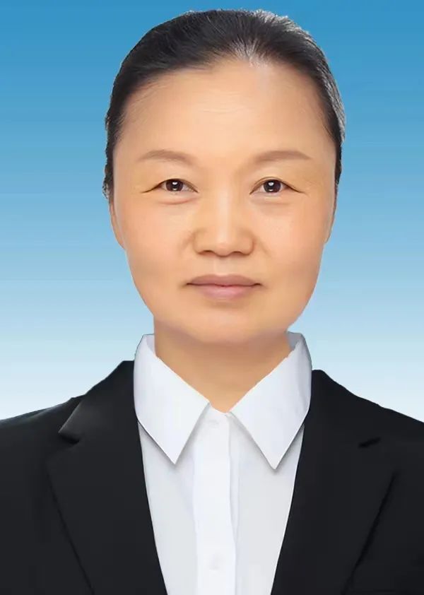 金晓燕芒市妇幼保健院副主任护师,1979