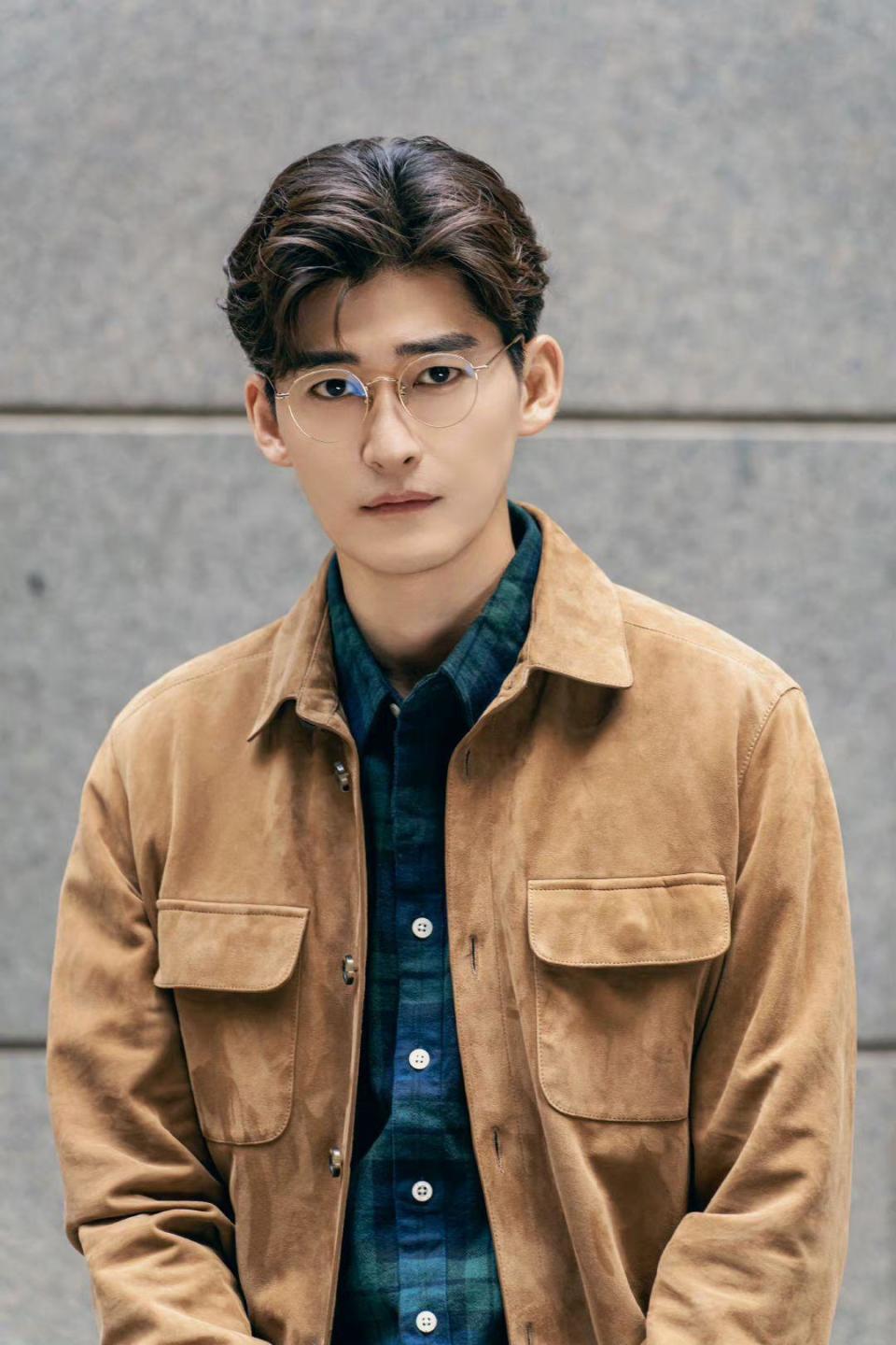 还是官方发出消息,大家这才知道张翰以话剧演员的身份正式复工了