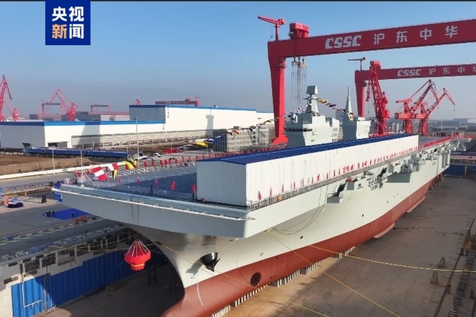 港媒：或将成为全球首艘无人机航母，中国076型四川舰正式下水_腾讯新闻