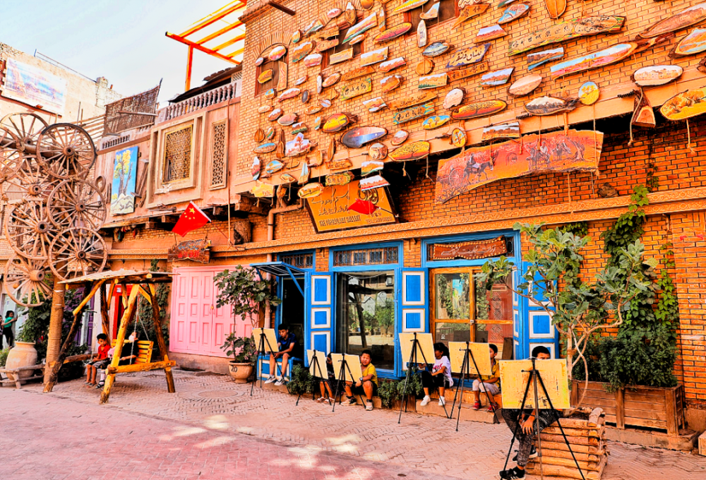 的历史厚重感和文化融合的神秘感令人流连忘返喀什古城巴格其巷民宿街