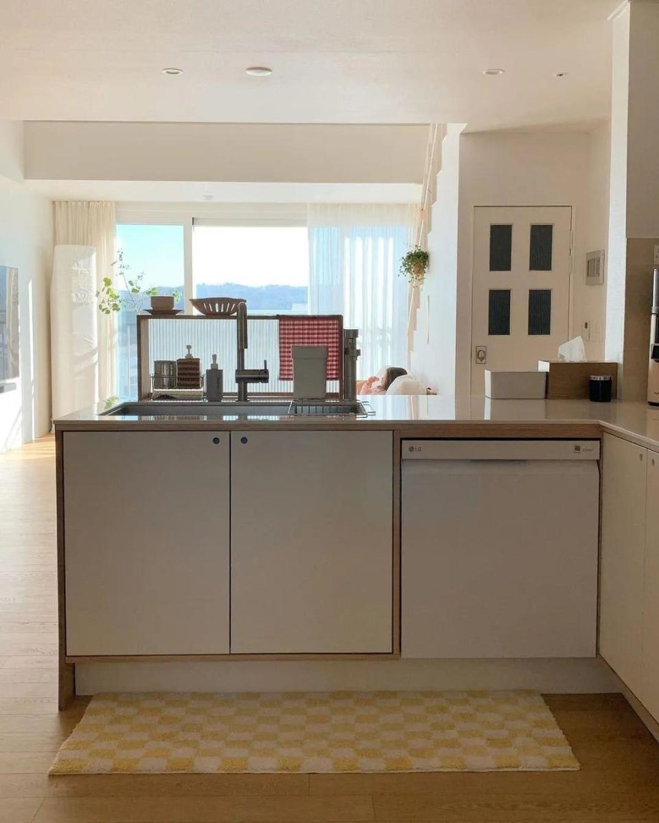 这4位韩国博主的厨房简约高颜,轻松拿捏高级感,照抄就对了