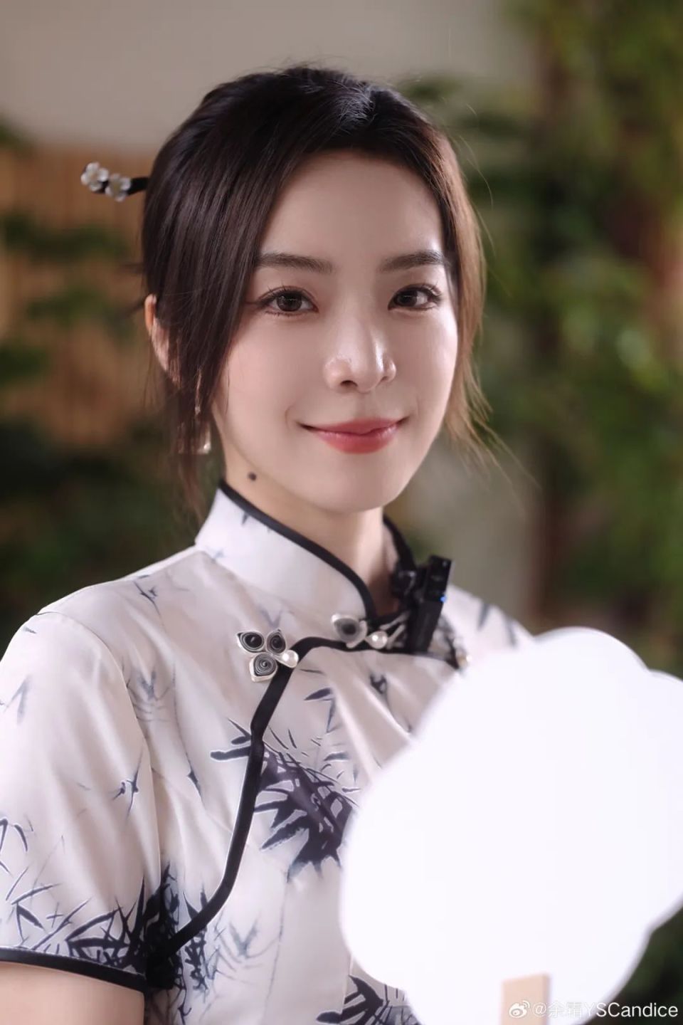 【lpl老婆】余霜青花瓷旗袍,中国风就是最厉害的