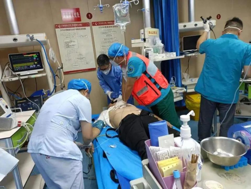 男子心跳呼吸骤停超2小时,多方接力抢救创造生命奇迹