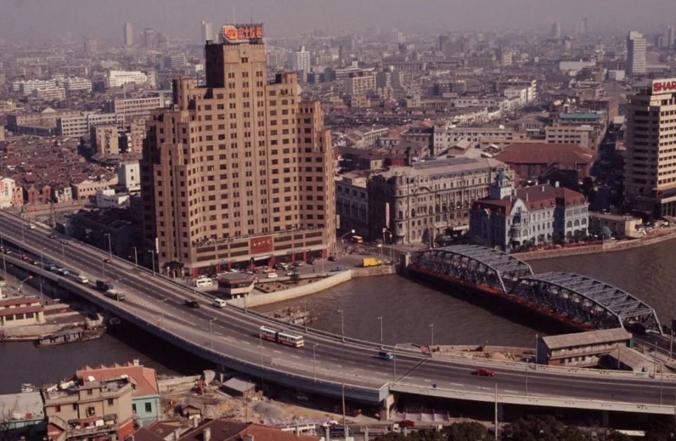 然后,他再一个个探访这些航运地标:俞泾浦,沙泾港,虹口港……咔咔咔按