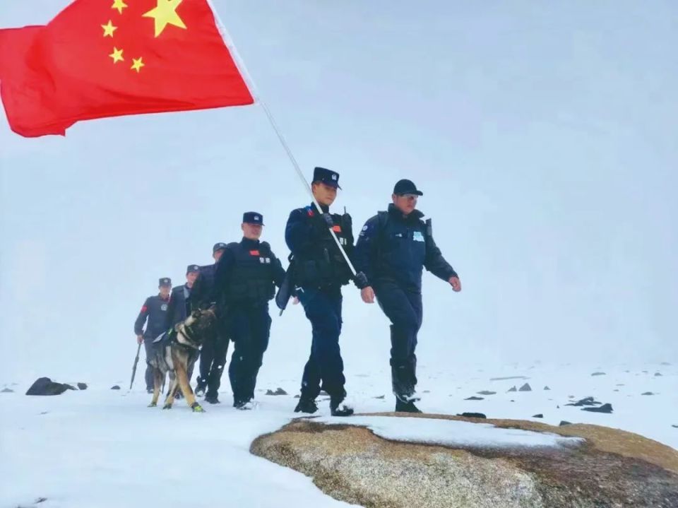 杜伟: 扎根喀喇昆仑山腹地 在"生命禁区"守边固防