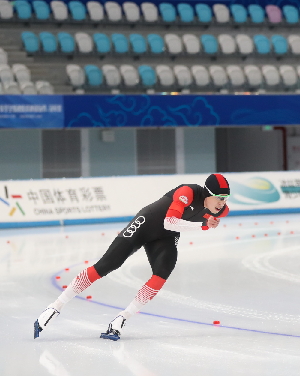 新华社记者 王楷焱 摄3月23日,哈尔滨市冬季运动项目训练中心选手柳泽
