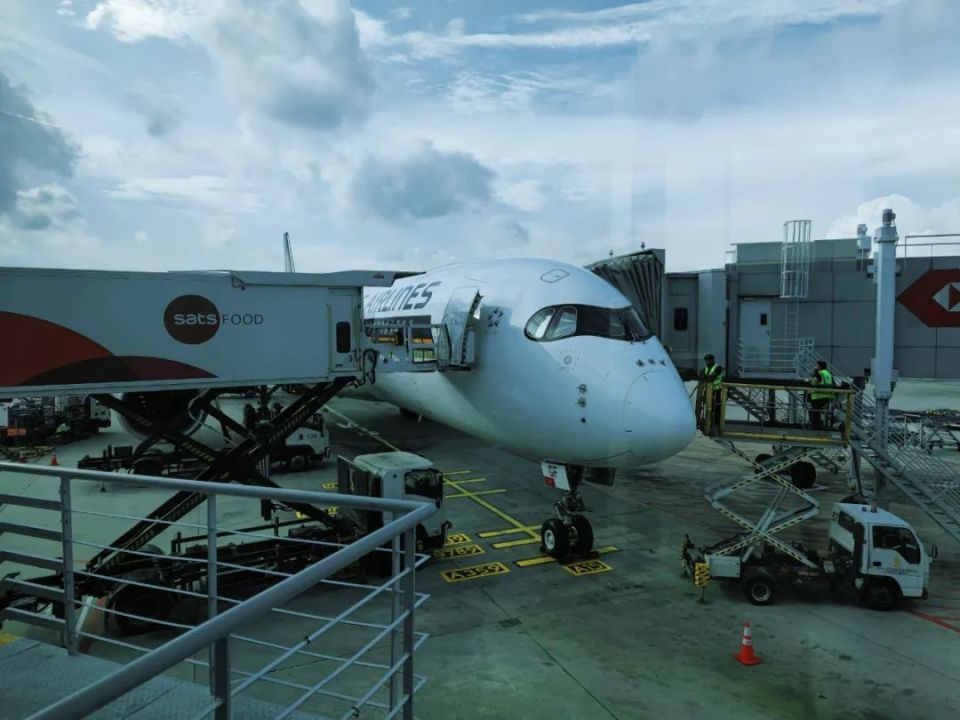 东南亚旅游新选择,打卡新加坡酷航全新e190-e2飞机!