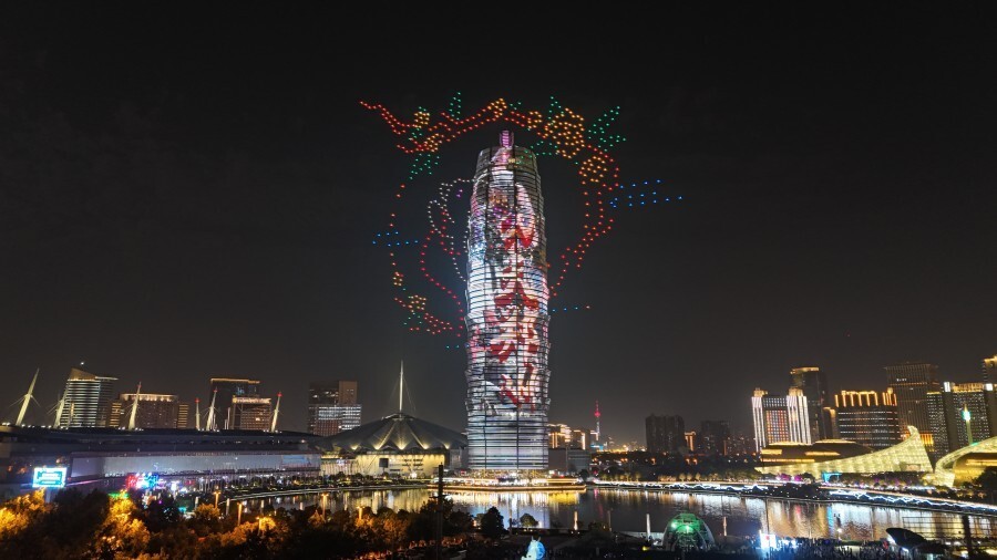 郑州cbd上演无人机灯光秀,多图直击_腾讯新闻