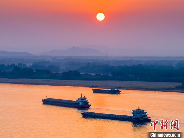 安徽贵池:长江岸线绿意浓 生态码头景色新