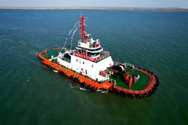 中国船舶集团自主研发设计关键核心系统配套全球最大马力纯电拖轮交付