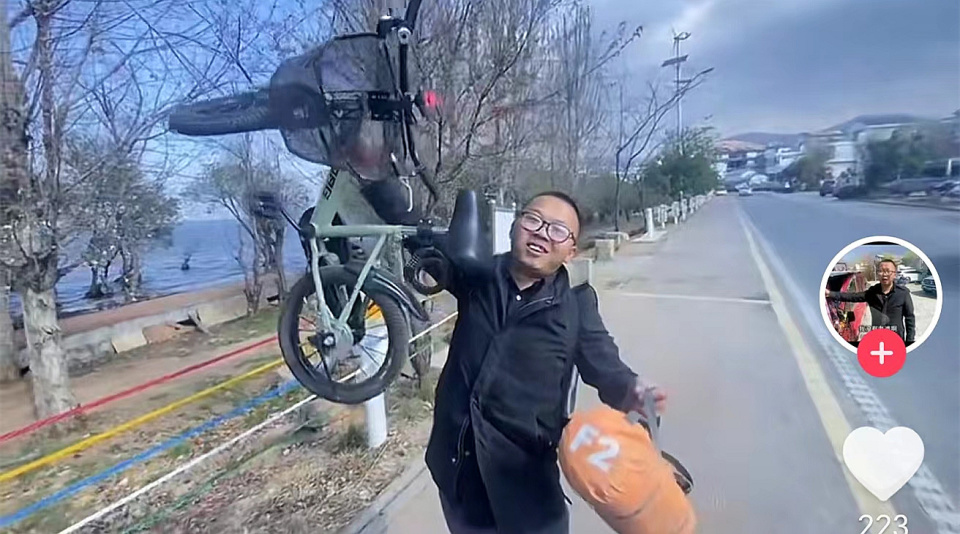 大象夜读|7年前考入央美的"励志保安哥",现在月入仅千元_腾讯新闻