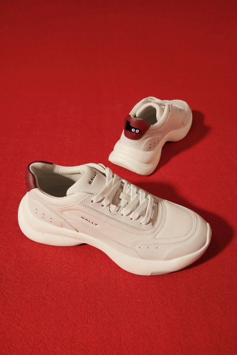 BALLY 2025蛇年限定系列 趣意匠心 “幸运巴巴蛇”迎新春_腾讯新闻