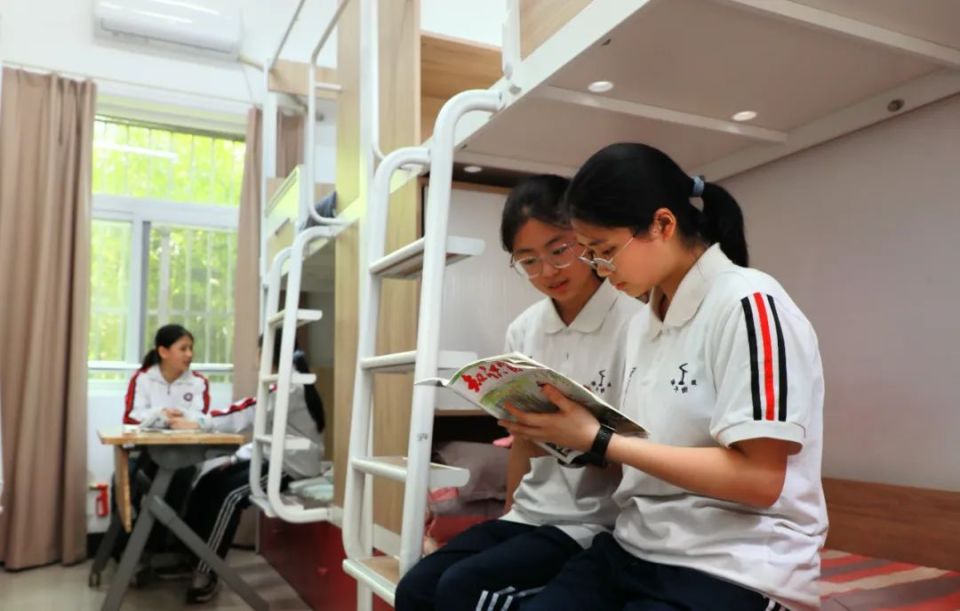 离高考还有7天!杭州这所重高校园突发一幕让很多人热泪盈眶!