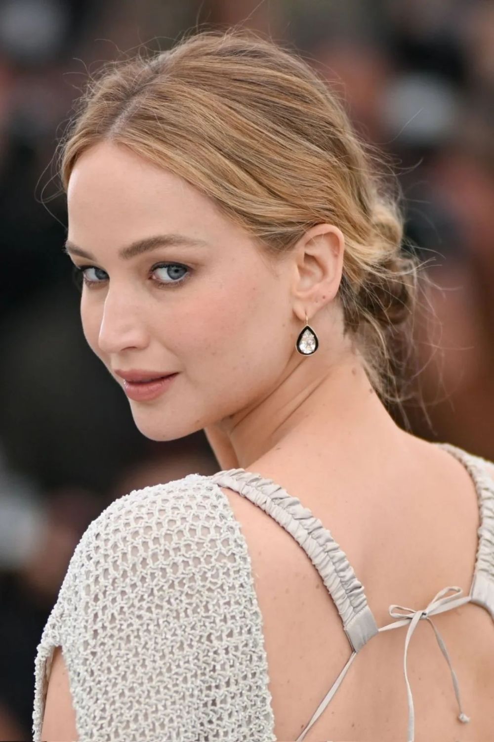 看看32岁"大表姐"詹妮弗·劳伦斯的逆龄生长,堪称颜值回春_腾讯新闻