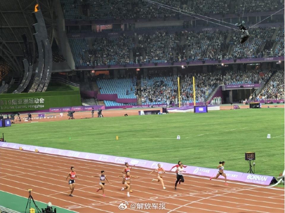 亚运会田径女子百米决赛葛曼棋摘金