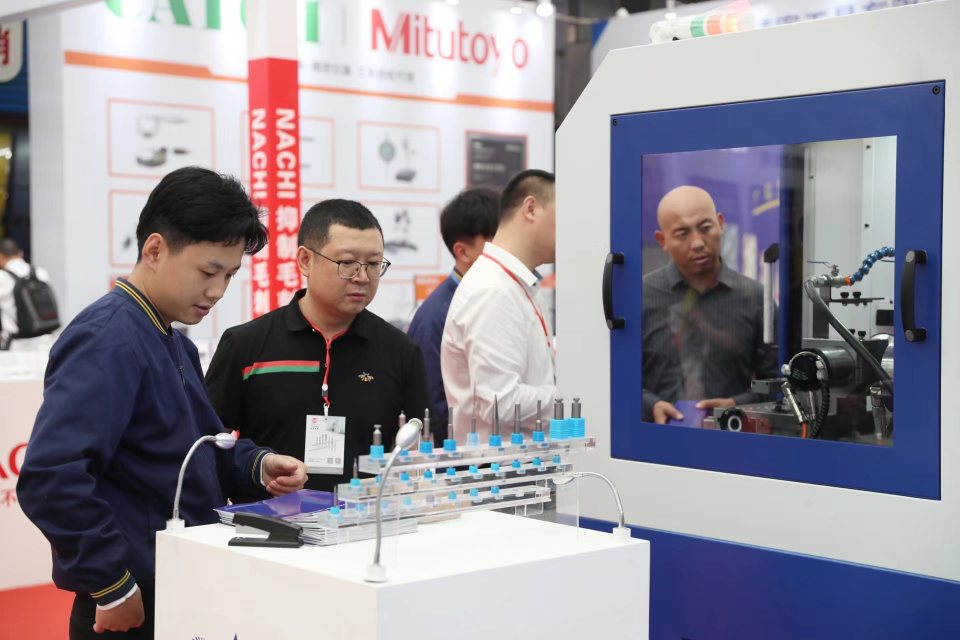 协会主办,东莞莞深智造技术装备商贸城与东莞市数控刀具行业协会承办