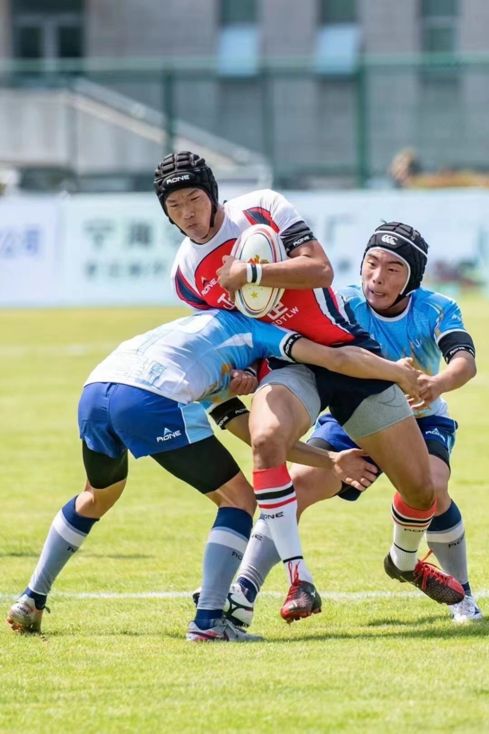 山东省华侨中学男子橄榄球队再夺全国冠军