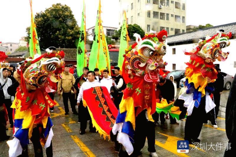 麒麟巡游闹元宵深圳坪山街道居民近距离感受非遗文化