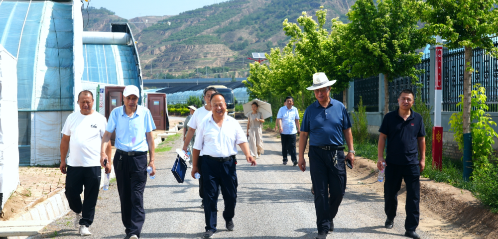 西部散文学会甘肃分会15名作家深入环县开展文学采风活动