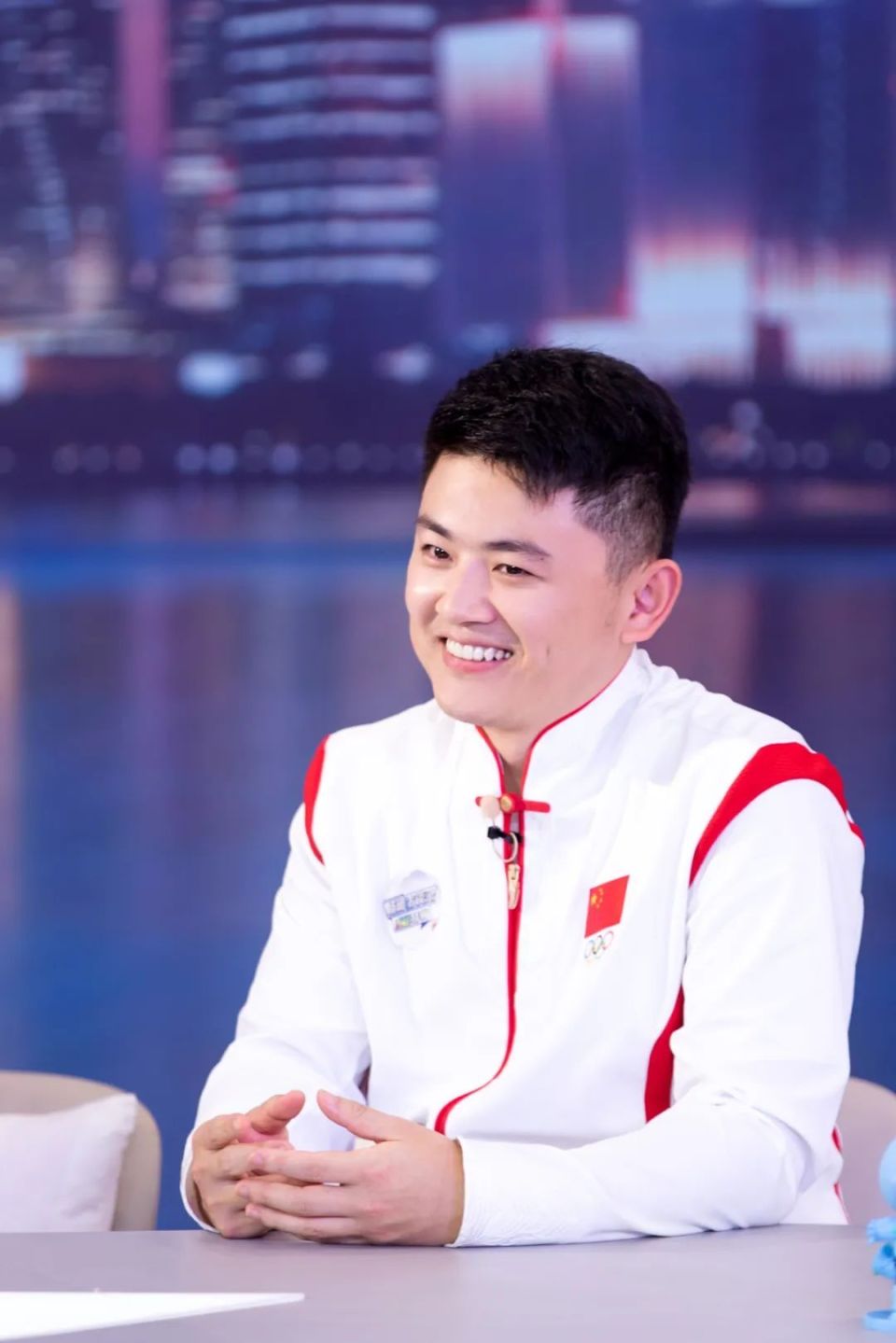 姜冉馨张博文做客杨澜访谈录亚运特辑分享绝地反击的金牌之路