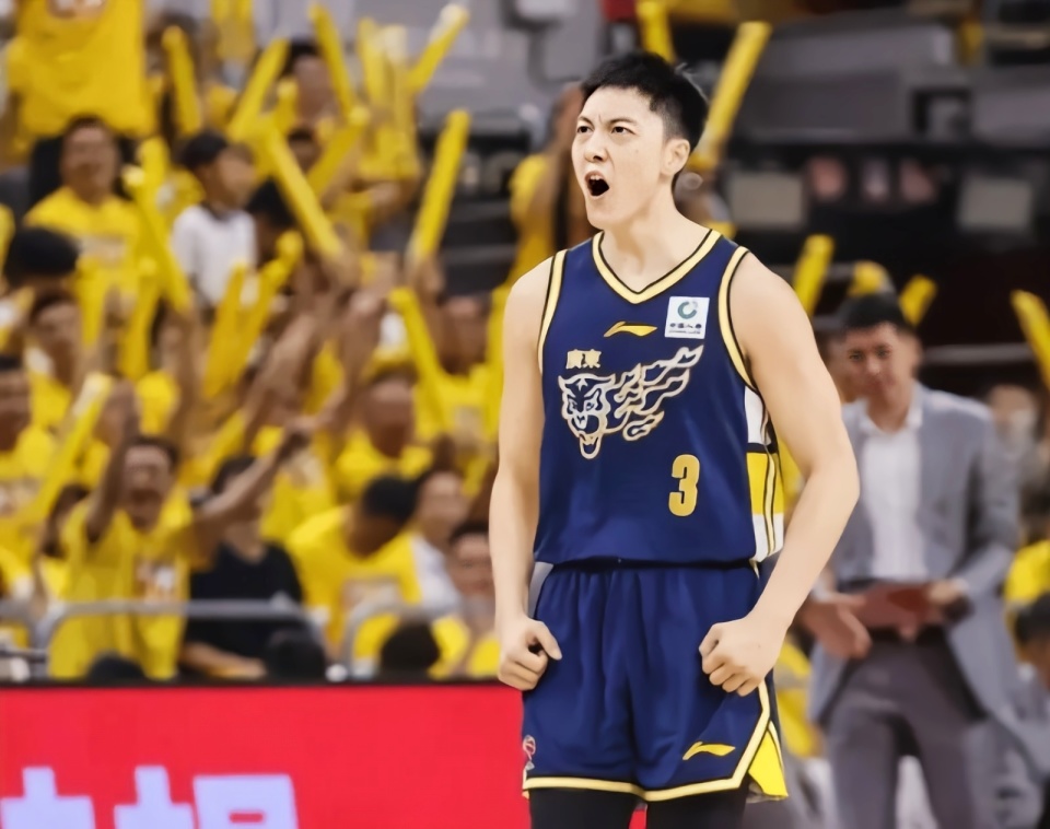 随着广东102-99绝杀、上海晋级，CBA1/4决赛:广东北京迎生死战！_腾讯新闻