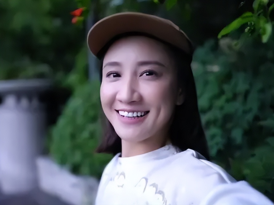 而且干得有声有色,比她做演员的时候还受人欢迎.