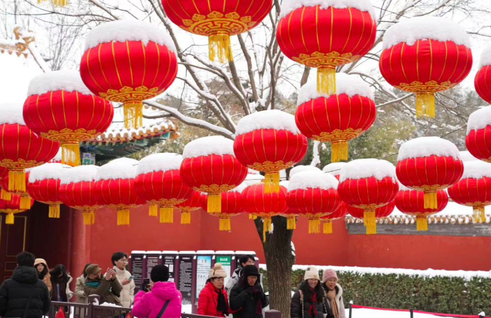 元宵节将至京城提前赏雪打灯美景