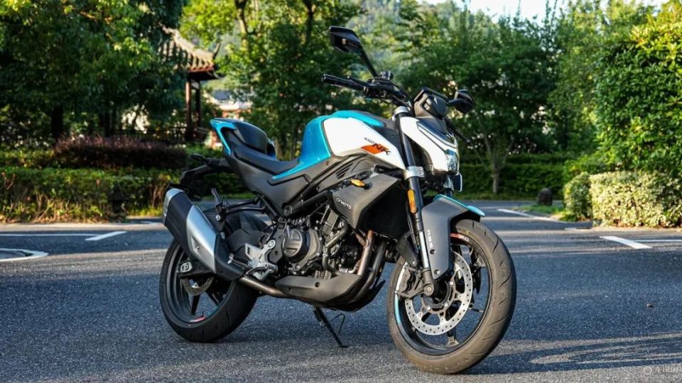 未开工先降价——春风250sr单摇臂版直降2600,450nk降