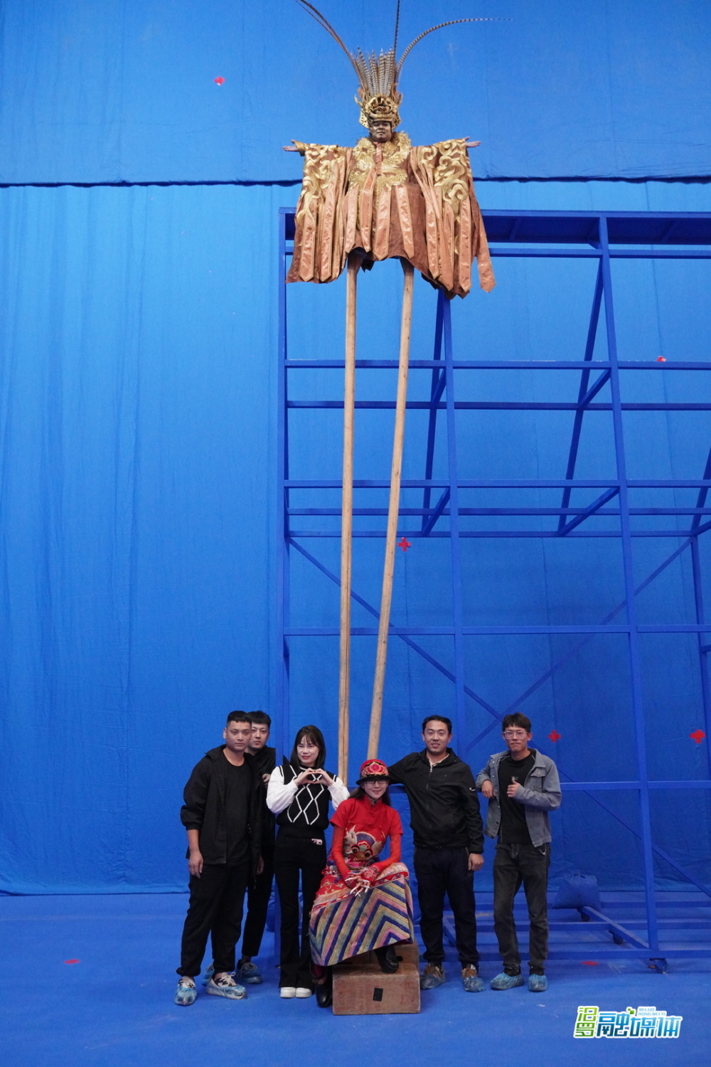 化身龙神，震撼全国观众！汨罗高跷王子参演杨丽萍《龙舞》亮相河南春晚_腾讯新闻