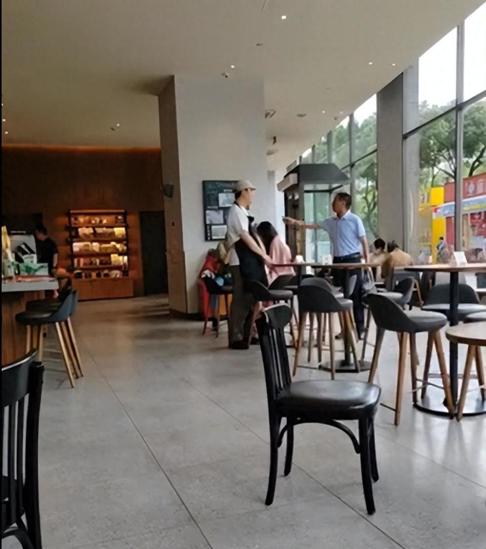 星巴克不点单不让坐?