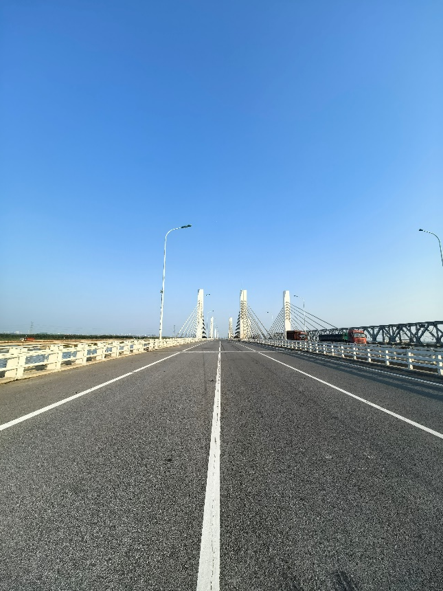 塘汉快速路永定新河特大桥东半幅恢复通车