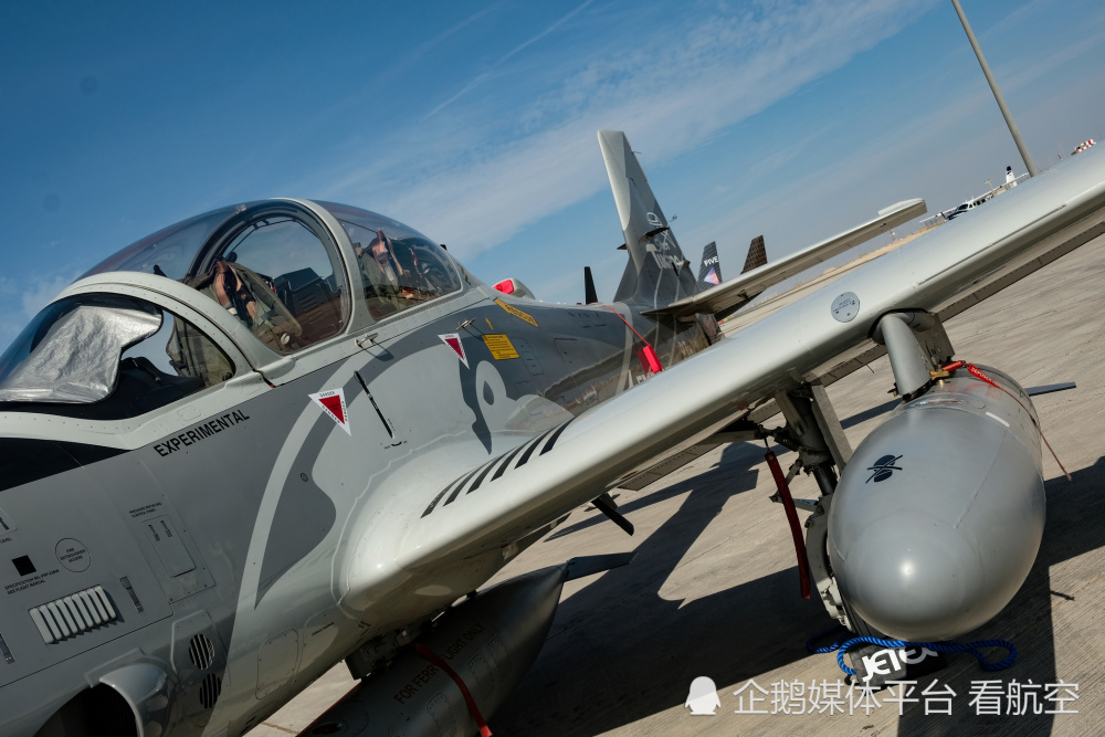 高清大图看巴航工业supertucano超级巨嘴鸟轻型攻击机亮相2023迪拜