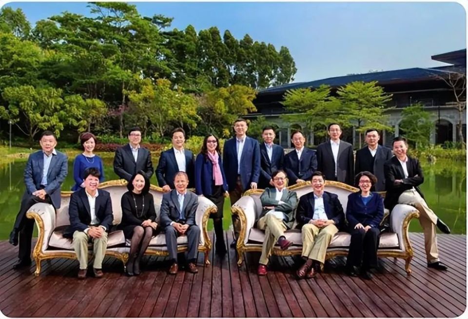 2013年12月27日:华为董事会成员从13人增加到17人,由持股员工代表投票