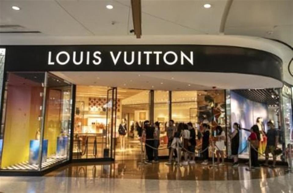 lv售后再次被曝双标:同一个包在欧洲免费维修,在中国就要收费