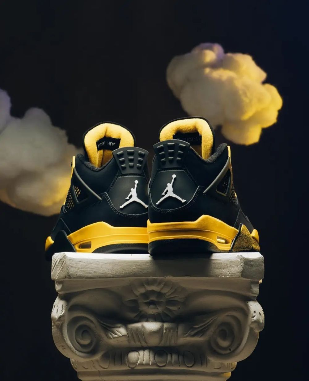 「雷公」aj4 市价破￥4000!今晚官方补货!_腾讯新闻