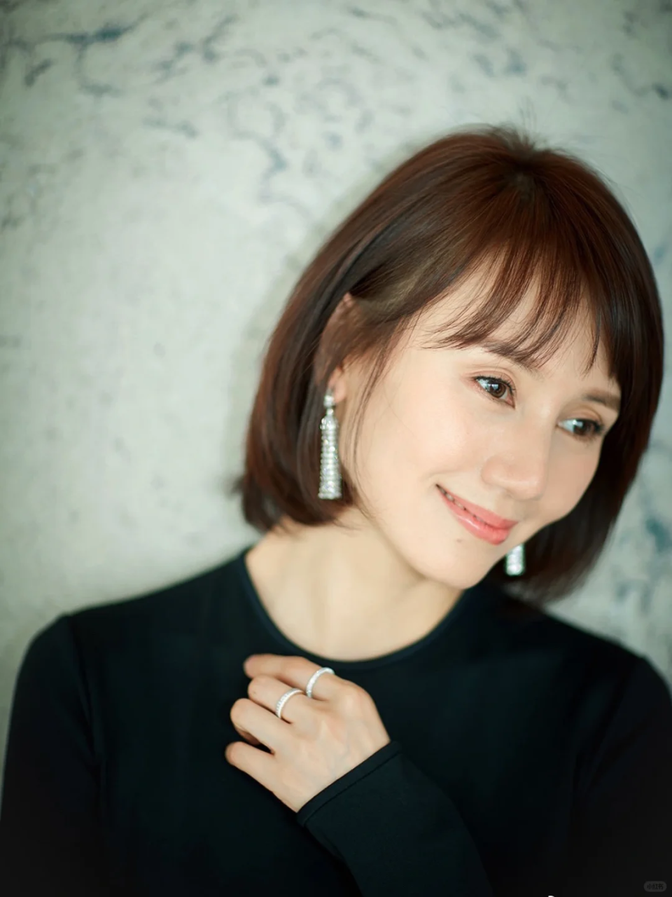 47岁的袁泉有种超越年龄的美!气质穿搭我们也能借鉴 果然是初代美人