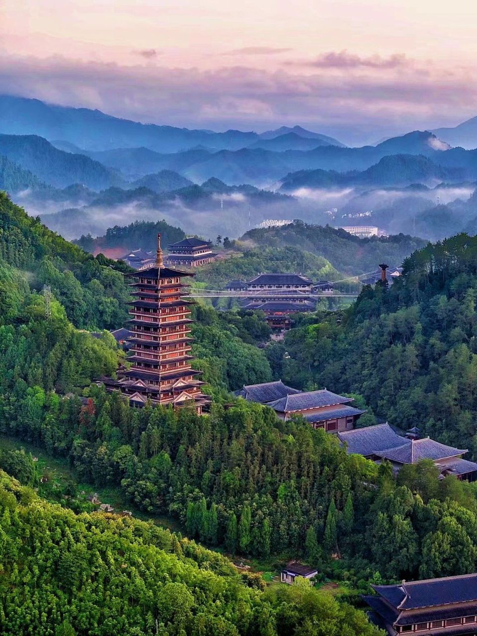 松弛感满满的小城里,藏着个武侠风5a级景区!