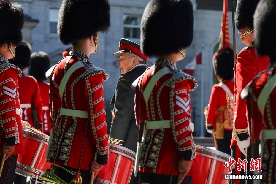 加拿大总督西蒙进行仪仗队年度检阅