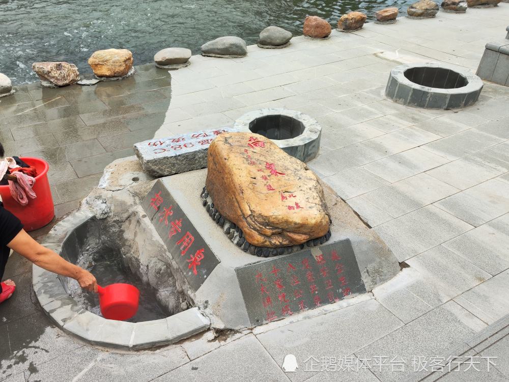 汝城热水镇,温泉喷涌而出水温高达98度,村民用温泉洗衣服_腾讯新闻