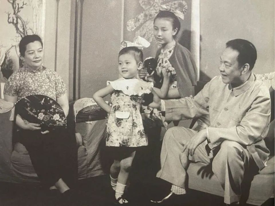 熊佛西开始以"谈戏"为名,但周信芳一下子就猜出了他们的来意.