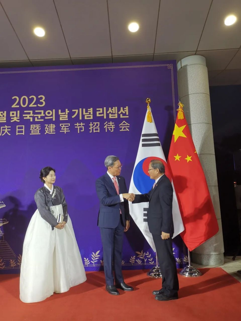 察哈尔学会秘书长张建国大使出席韩国驻华大使馆举行庆祝韩国国庆日及