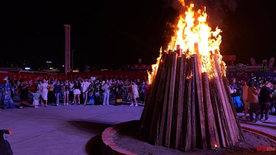 2024年凉山彝族火把节西昌主会场开幕,29日晚开启火把狂欢夜