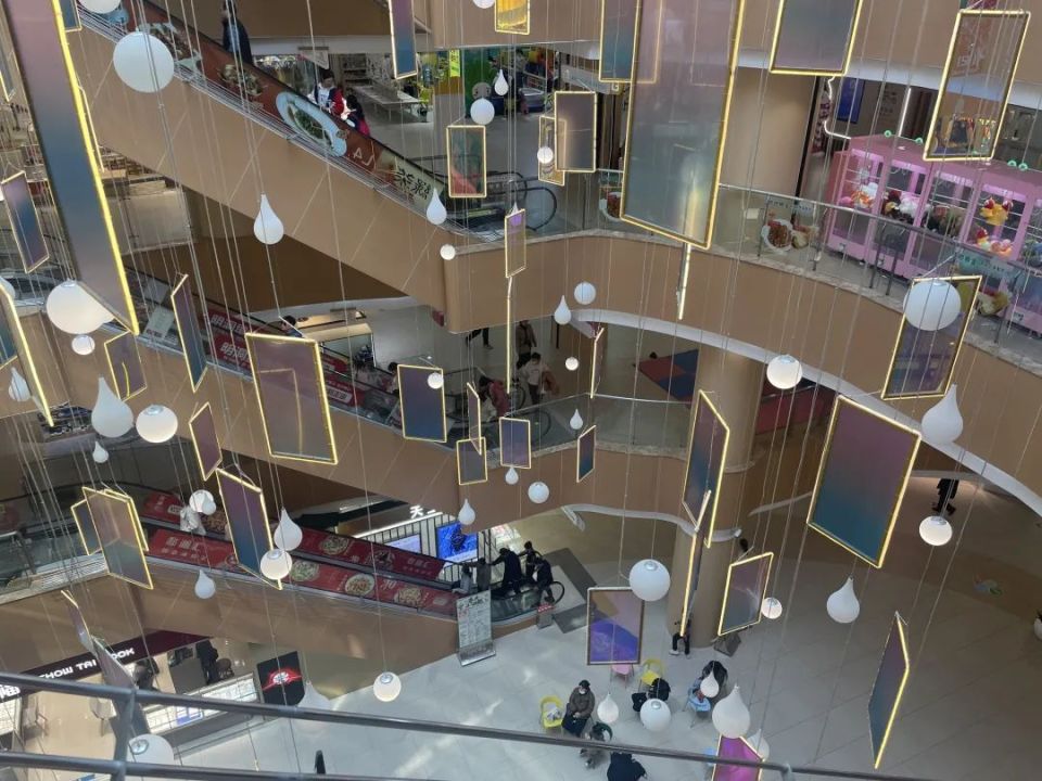 兴美城市广场总经理李宝光表示.每天的客流量都能达到三万多人.