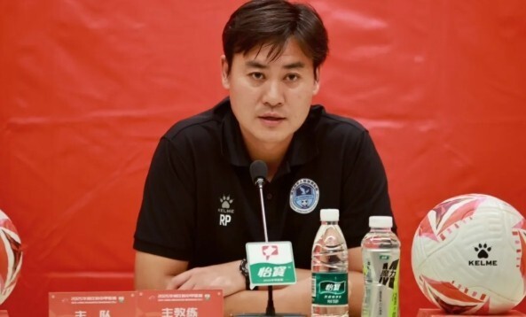 青年人代理主帅：感谢队员拼了100分钟，也感谢球迷的支持_2