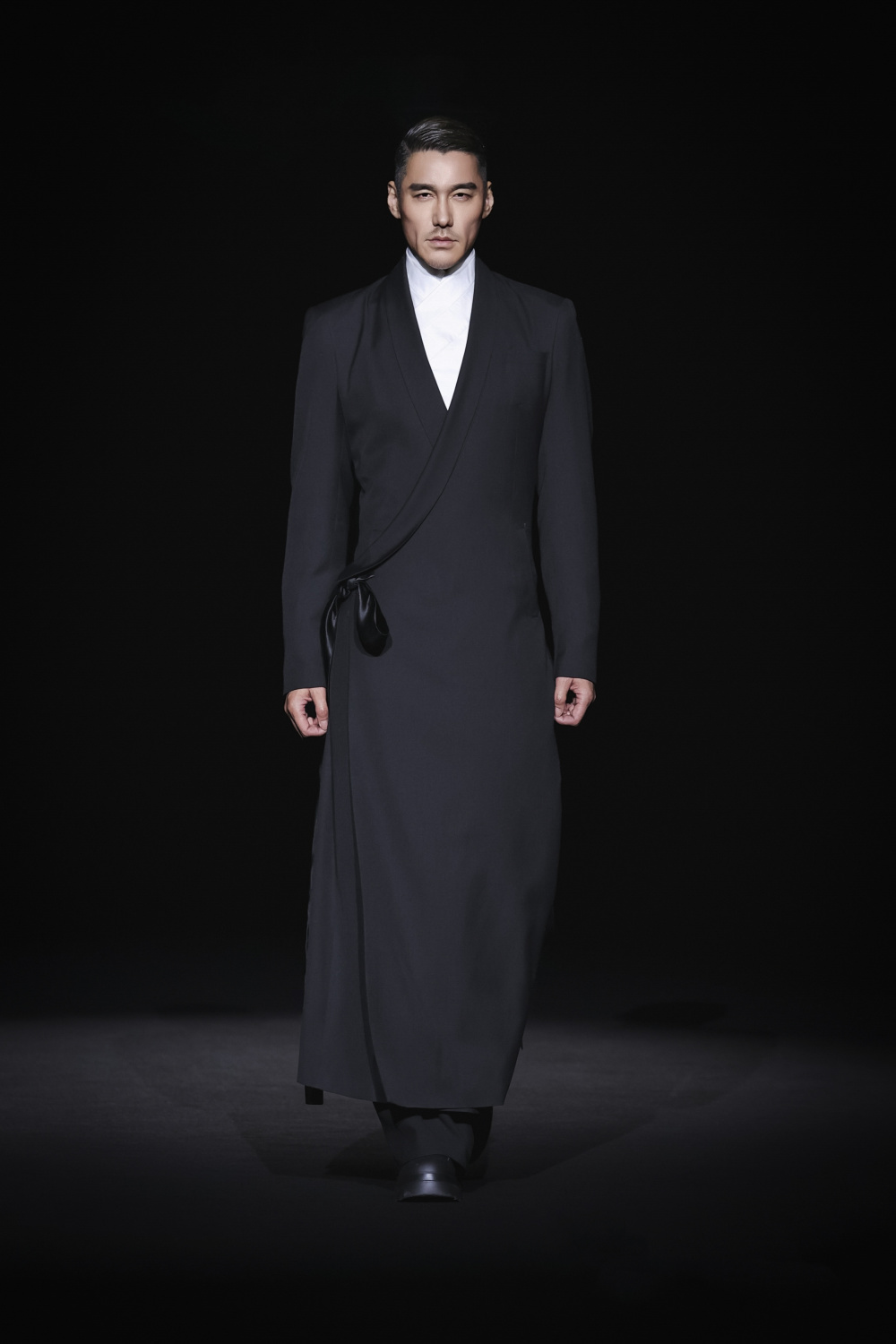 胡兵亮相中国国际时装周,诠释国风新中式美学